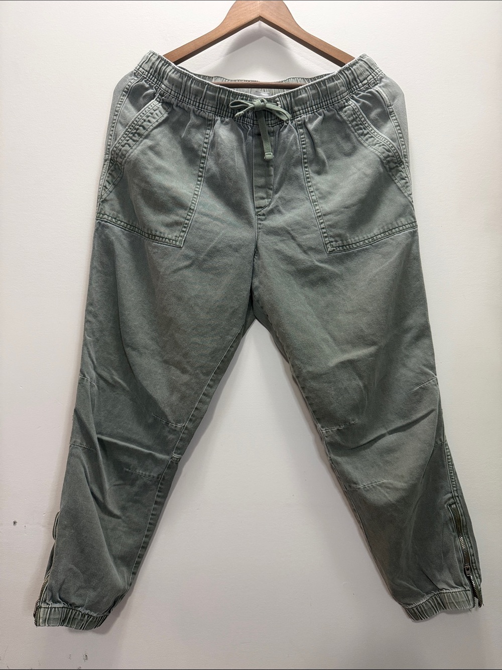 GAP Women’s Washed Olive Drawstring Cargo Joggers Size M